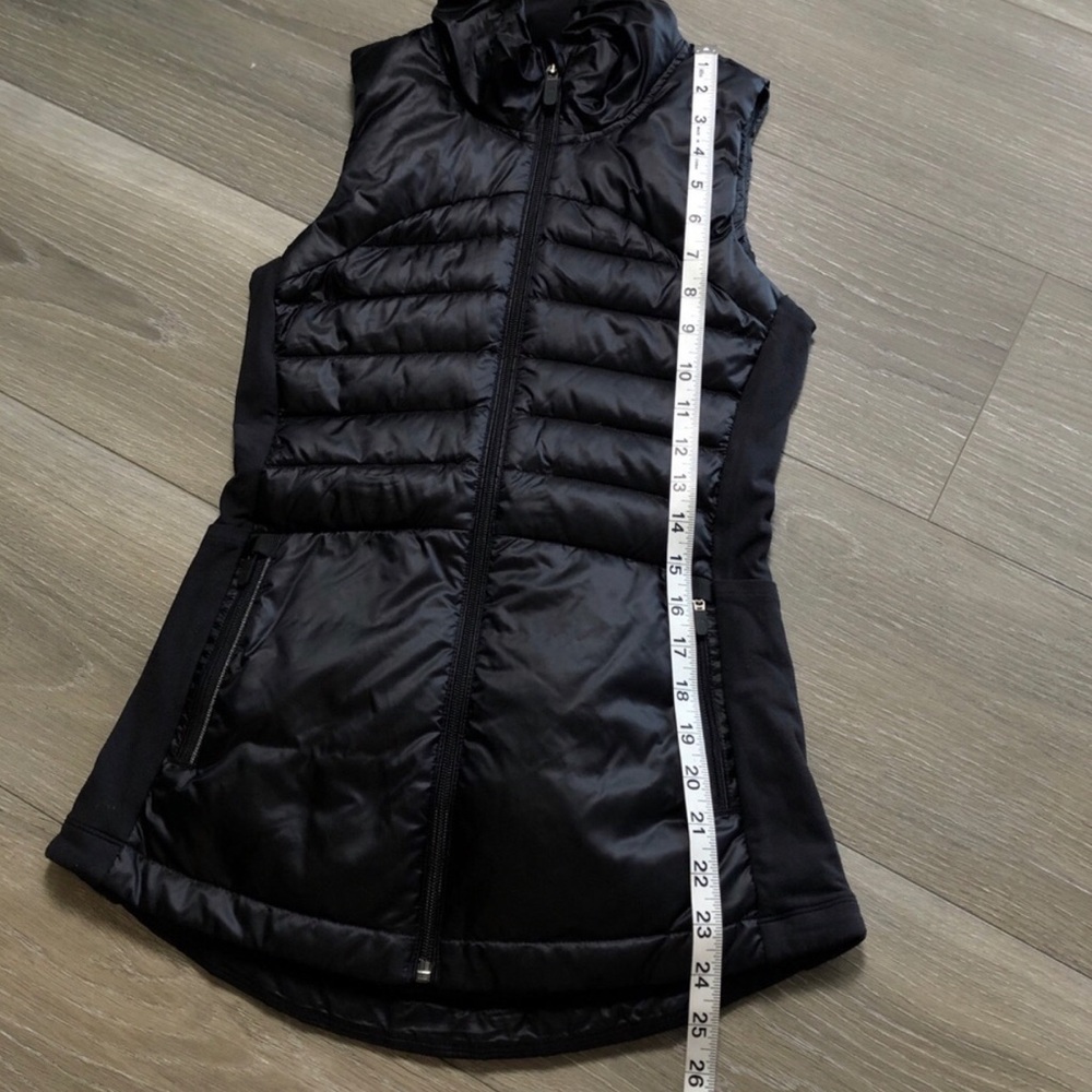 Lululemon Down For A Run Vest II Black Inkwell Lightweight Puffer Vest Size 2 - Picture 5 of 10